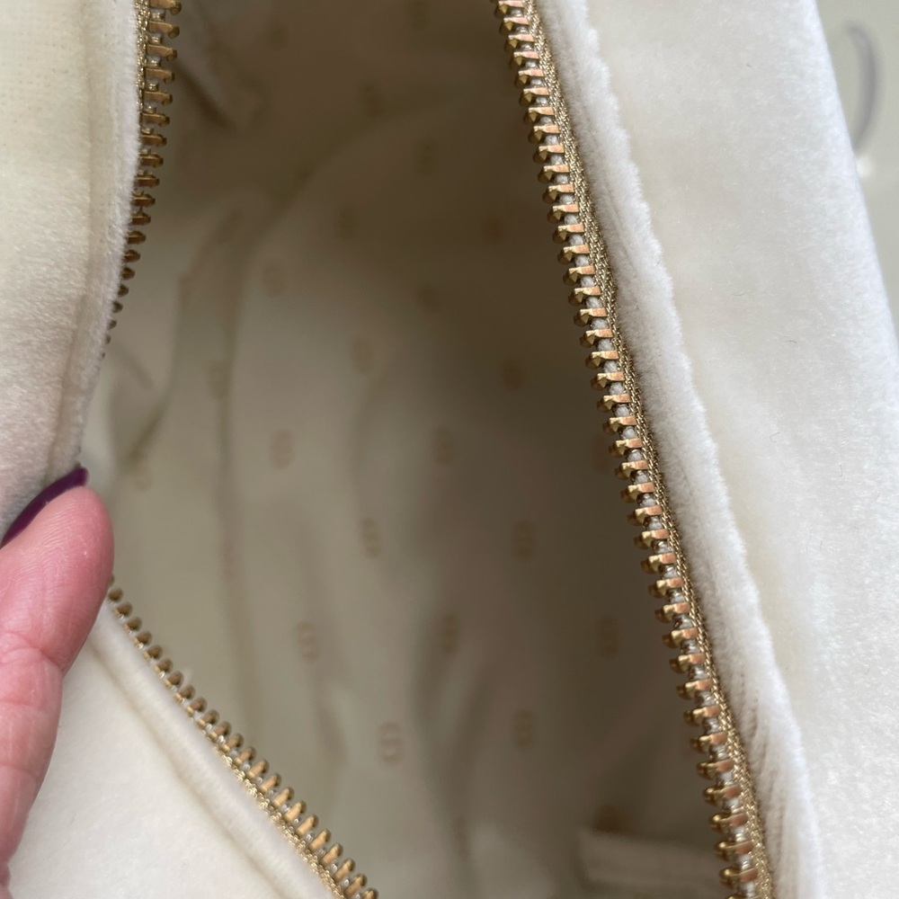 Christian Dior Ivory Velour Cosmetic Pouch with Miss Dior Shower Milk - Picture 10 of 13
